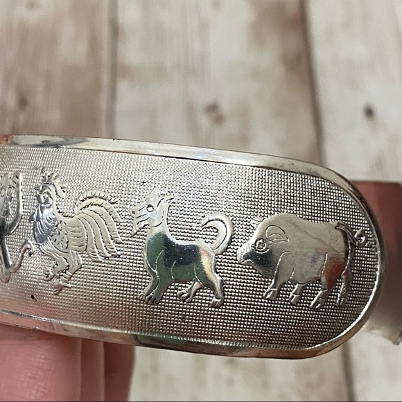 Unsigned Silver-tone Ornate Zodiac Signs 1.25” Open Bangle Stackable Bracelet - Picture 13 of 16